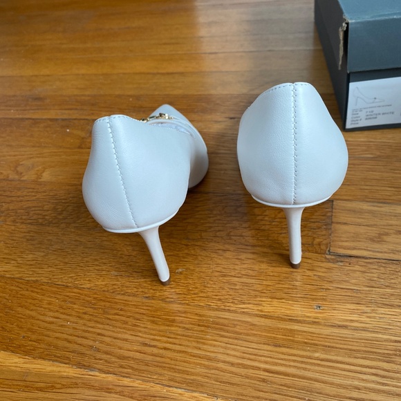 NEW ANN TAYLOR WINTER WHITE LEATHER BUCKLE POINTY TOE PUMPS HIGH HEEL SZ 7.5 - Picture 4 of 6